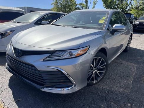 Used 2022 Toyota Camry XLE image 1