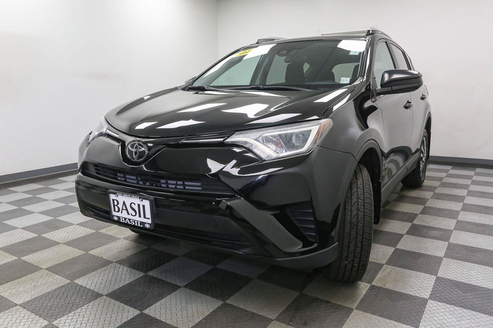 Used 2018 Toyota RAV4 LE w/ All Weather Liner Package AWD/4WD image 4