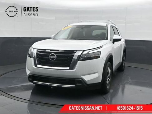 Used 2025 Nissan Pathfinder SL AWD/4WD image 6