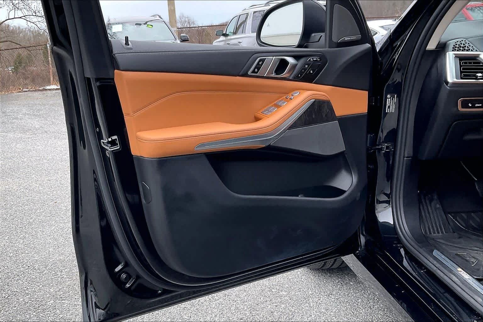 Used 2025 BMW X7 xDrive40i w/ Premium Package AWD/4WD image 24