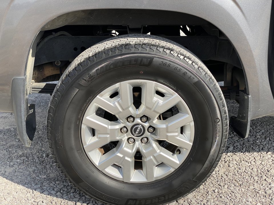 Used 2022 Nissan Frontier SV w/ Technology Package AWD/4WD image 9