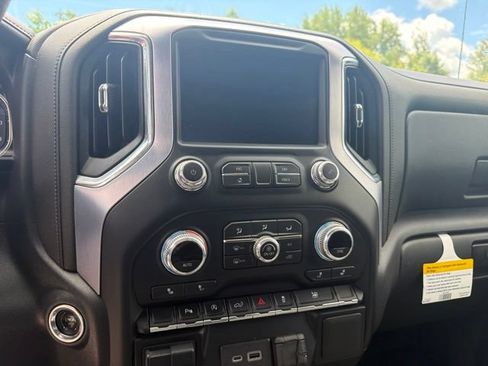 Used 2020 GMC Sierra 1500 Elevation w/ Elevation Value Package AWD/4WD image 6