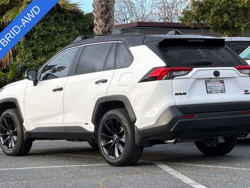 Used 2022 Toyota RAV4 LE image 6