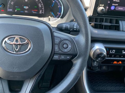 Used 2025 Toyota RAV4 XLE w/ Convenience Package AWD/4WD image 15