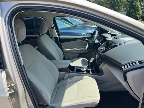 Used 2018 Ford Escape SE w/ SE Sync 3 Package FWD image 32