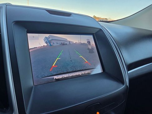 Used 2020 Ford Edge SEL w/ Cold Weather Package image 18