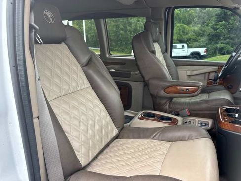 Used 2023 Chevrolet Express 2500 RWD image 29