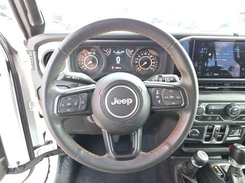 Used 2024 Jeep Wrangler Unlimited Sport AWD/4WD image 16