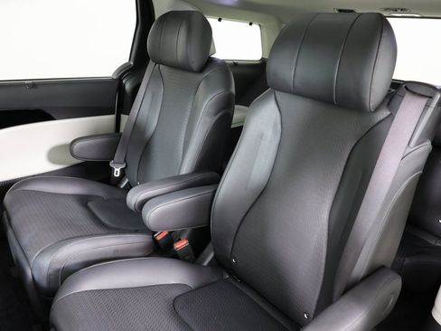 Used 2024 Kia Carnival SX Prestige image 11