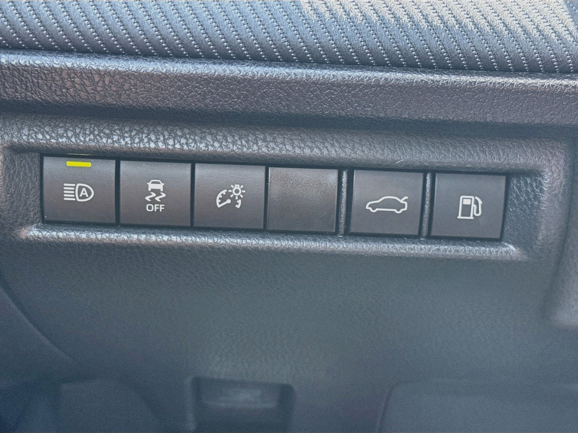 Used 2025 Toyota Camry SE FWD image 17