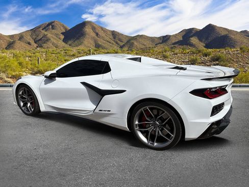 Used 2025 Chevrolet Corvette Z06 w/ Stealth Interior Trim Package RWD image 6