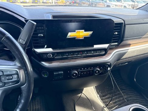 Used 2022 Chevrolet Silverado 1500 LT AWD/4WD image 6