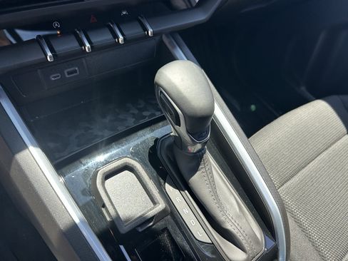 Used 2025 Chevrolet Colorado LT RWD image 16