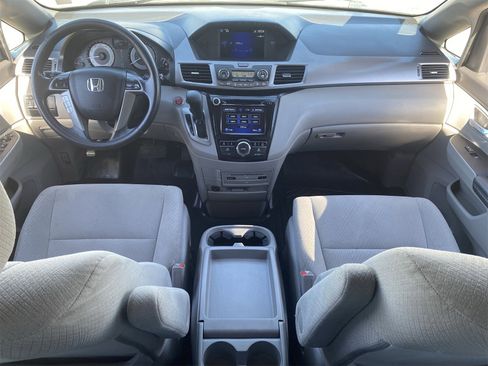 Used 2016 Honda Odyssey SE image 16