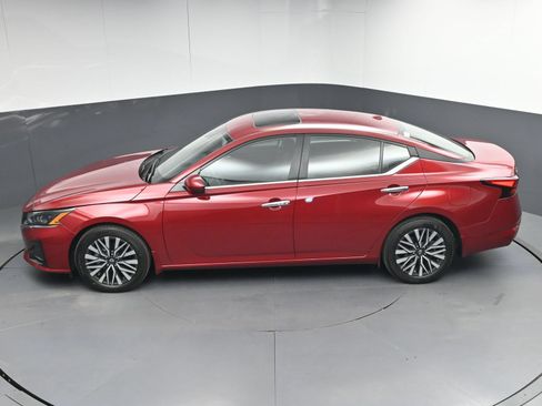 Certified 2024 Nissan Altima 2.5 SV w/ SV Premium Package FWD image 37