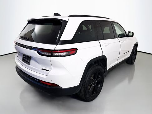 Used 2023 Jeep Grand Cherokee Limited w/ Luxury Tech Group II image 7