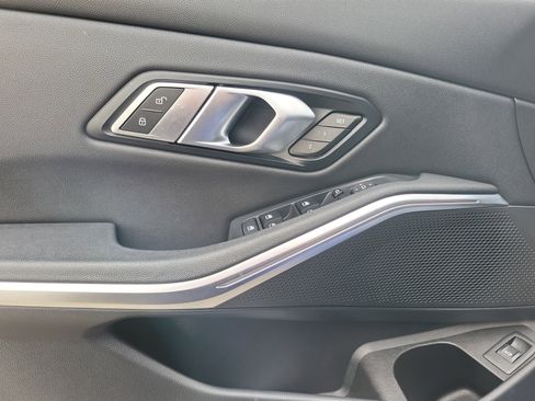 Used 2021 BMW 330i Sedan w/ M Sport Package image 11