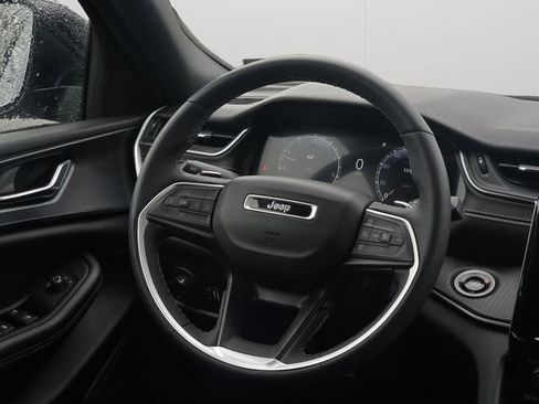 Used 2024 Jeep Grand Cherokee L Laredo image 18