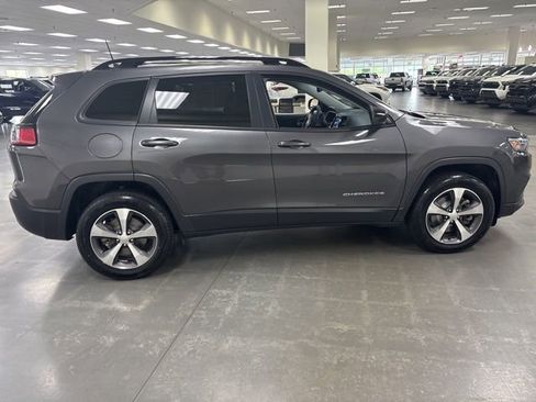 Used 2022 Jeep Cherokee Limited AWD/4WD image 8