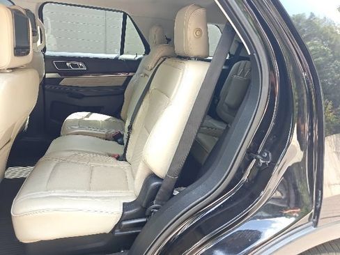 Used 2016 Ford Explorer Platinum AWD/4WD image 9