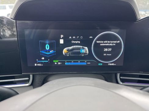 Used 2024 Hyundai Elantra Blue image 9