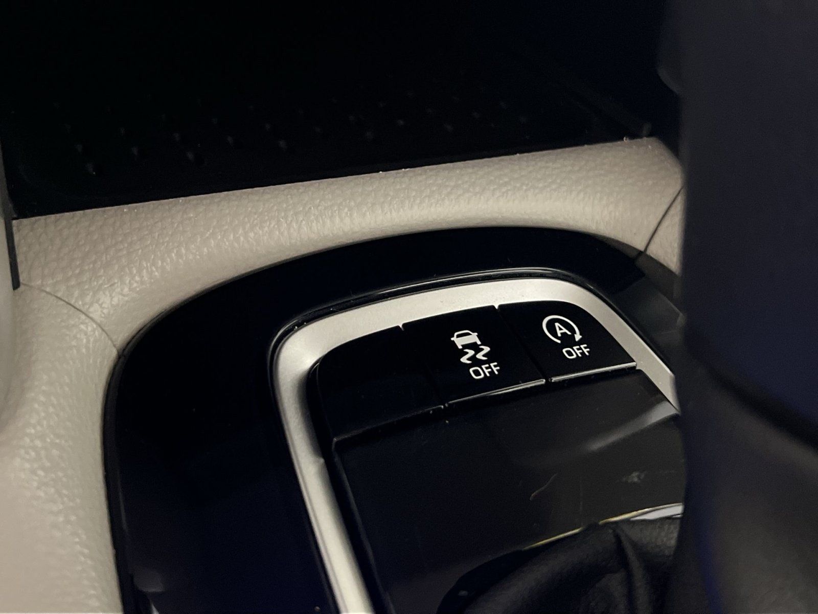 Used 2023 Toyota Corolla Cross L FWD image 32