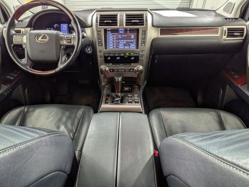 Used 2017 Lexus GX 460 Luxury w/ Preferred Accessory Package AWD/4WD image 25