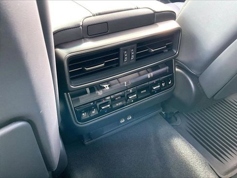 Used 2023 Lexus LX 600 4WD w/ Premium Package image 25