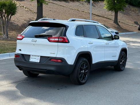 Used 2018 Jeep Cherokee Latitude FWD image 5