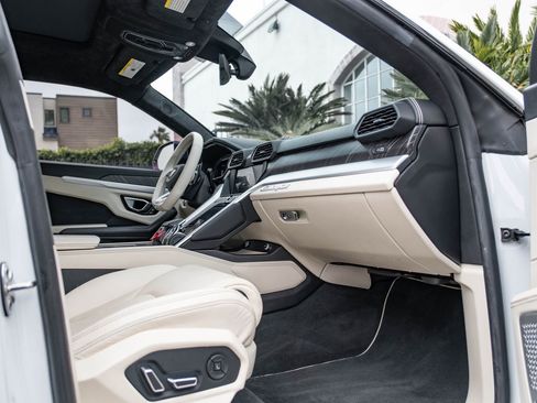 Used 2019 Lamborghini Urus image 8