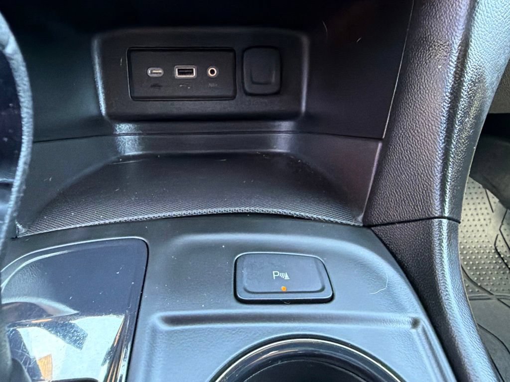 Used 2022 Chevrolet Equinox RS w/ LPO, Floor Liner Package FWD image 29