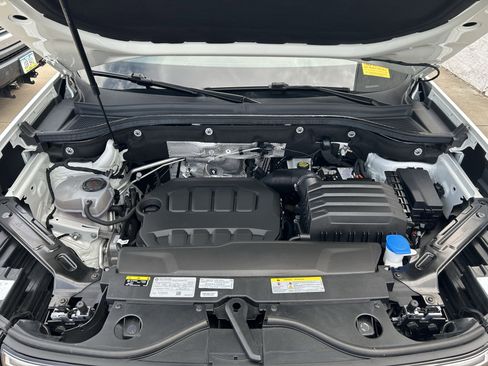 Used 2024 Volkswagen Atlas Cross Sport SE AWD/4WD image 12