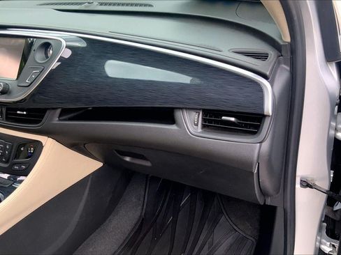 Used 2018 Buick Envision Essence AWD/4WD image 17