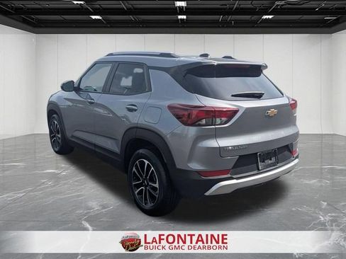 Used 2025 Chevrolet TrailBlazer LT FWD image 3