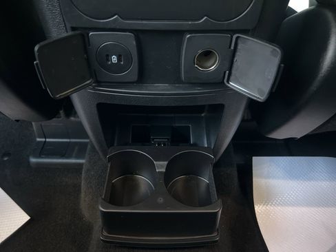 Used 2023 Ford Explorer XLT image 25