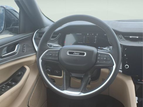 New 2026 Jeep Grand Cherokee Limited RWD image 9