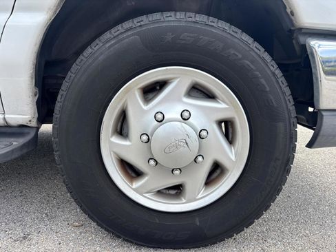 Used 2010 Ford E-350 and Econoline 350 XL RWD image 39