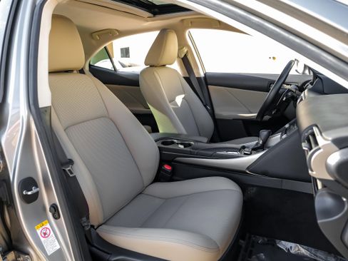 Used 2019 Lexus IS 350 image 36