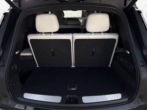 New 2026 Cadillac Vistiq Sport image 11