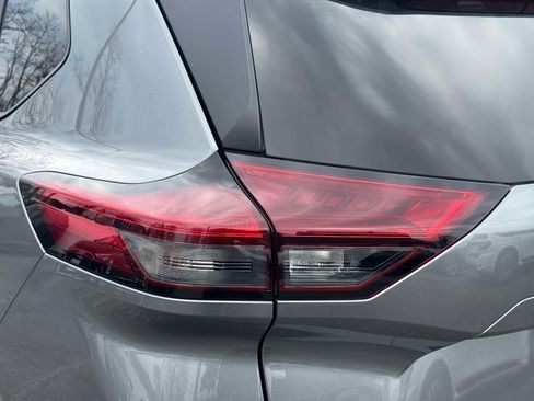 Used 2025 Nissan Rogue S FWD image 10