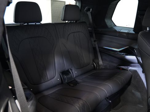 Used 2025 BMW X7 M60i AWD/4WD image 40