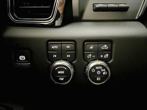 Certified 2025 GMC Sierra 1500 AT4X image 32