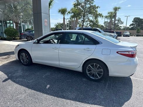 Used 2017 Toyota Camry SE FWD image 4