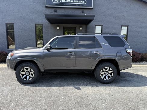 Used 2021 Toyota 4Runner TRD Off-Road Premium w/ Moonroof Package AWD/4WD image 3