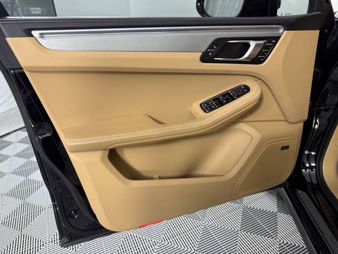 Used 2018 Porsche Macan Turbo image 28