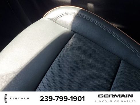 Used 2025 GMC Yukon XL AT4 w/ AT4 Premium Package AWD/4WD image 31