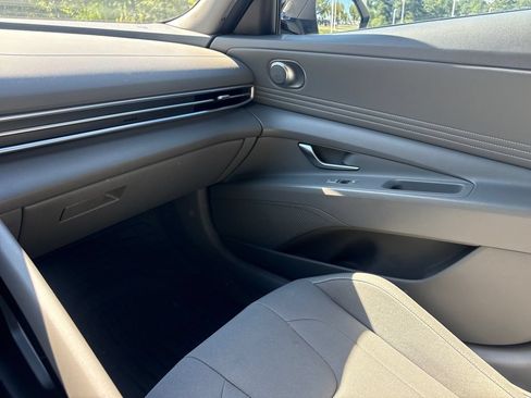 Used 2023 Hyundai Elantra SEL w/ Convenience Package FWD image 17