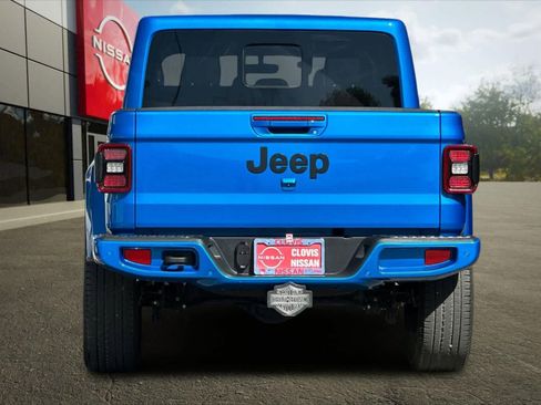 Used 2023 Jeep Gladiator Overland AWD/4WD image 8