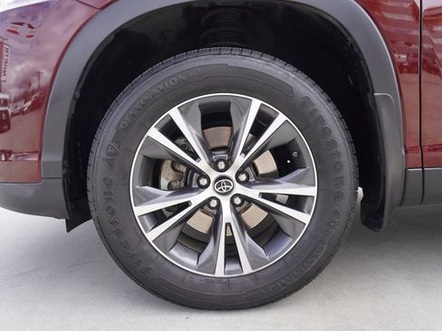 Used 2019 Toyota Highlander LE FWD image 20