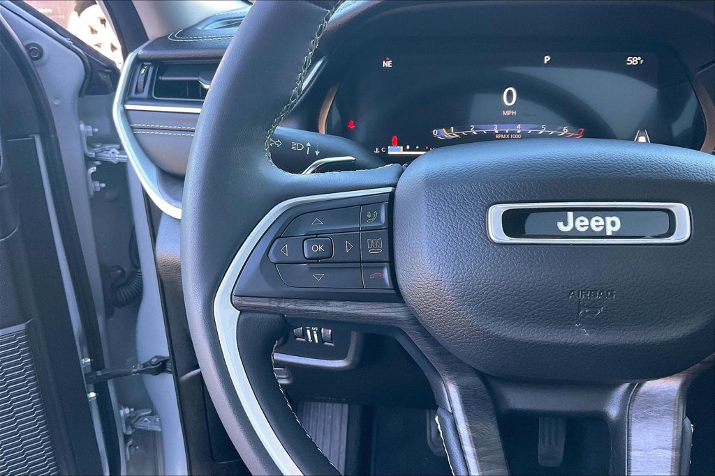 Used 2023 Jeep Grand Cherokee L Limited w/ Rear Seat Video Group I AWD/4WD image 12
